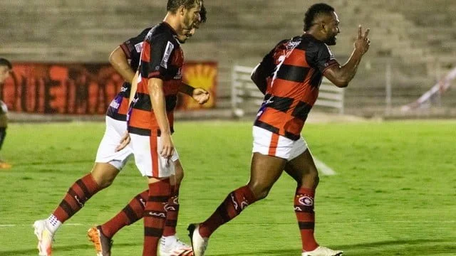 Acompanhe os principais lances do jogo Flamengo 2x1 Campinense